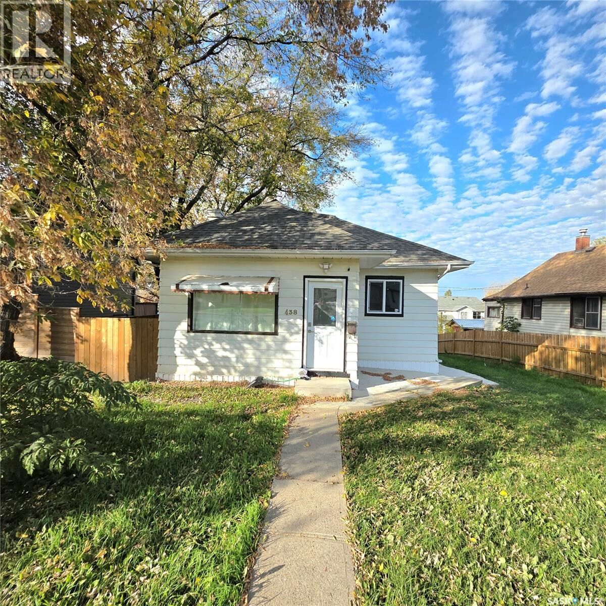Property Photo:  438 22nd Street E  SK S6V 1N5 