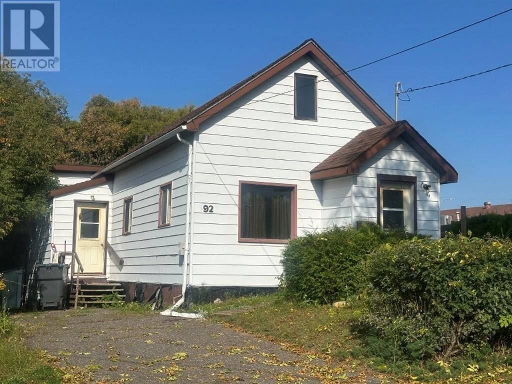 Photo de la propriété:  92 Windemere Ave S  ON P7B 4M3 