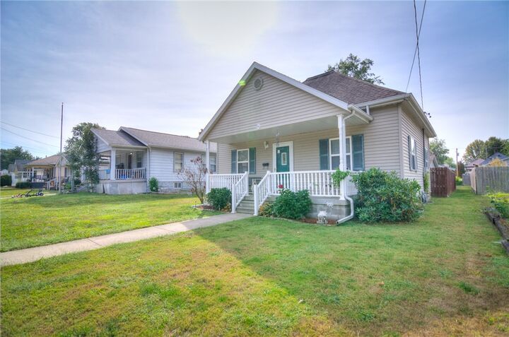 Property Photo: 916 E Elm Street IL 62568