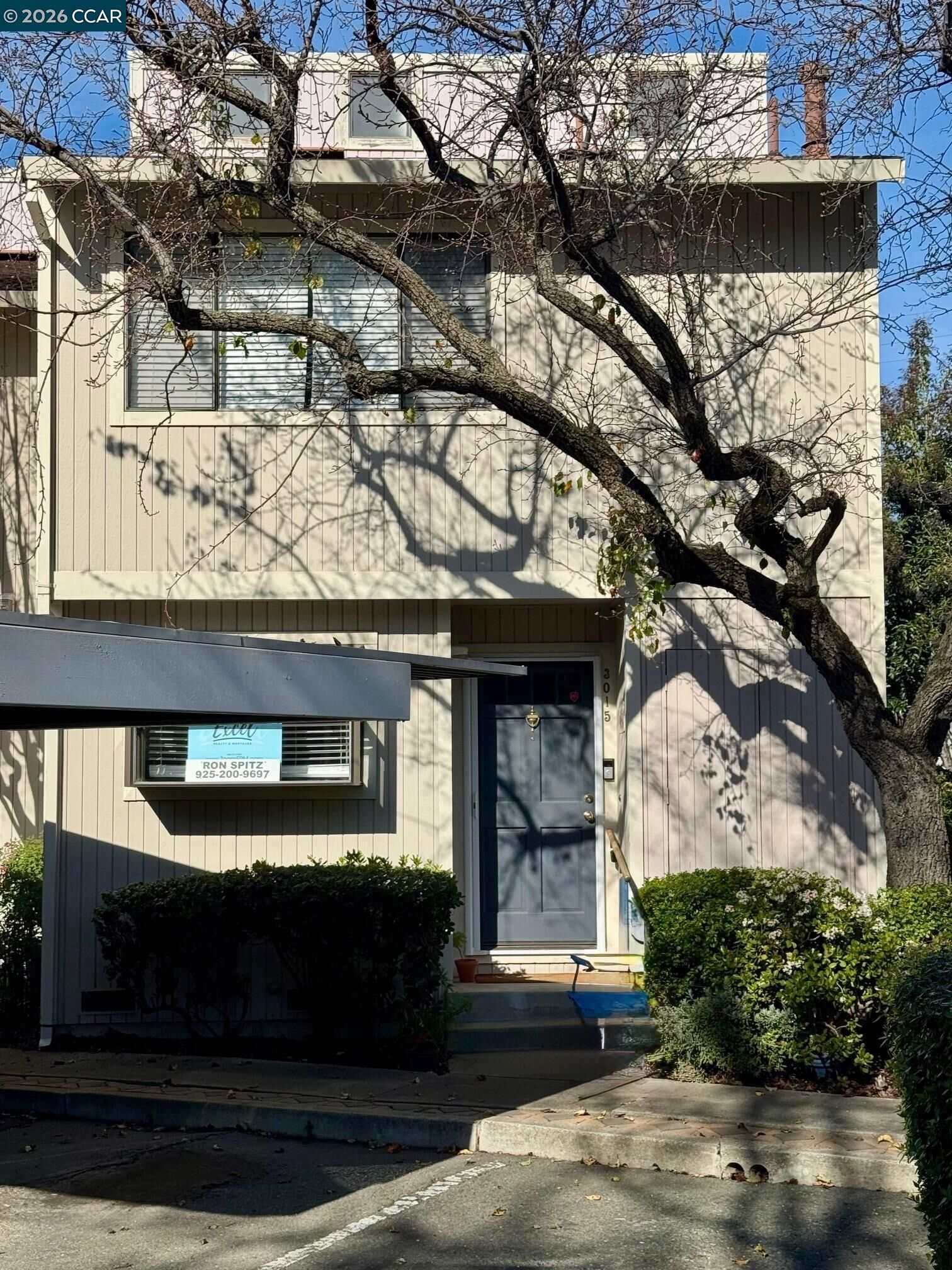 Property Photo:  