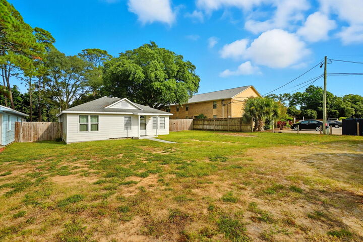Property Photo: 115 SE Chicago Avenue FL 32548