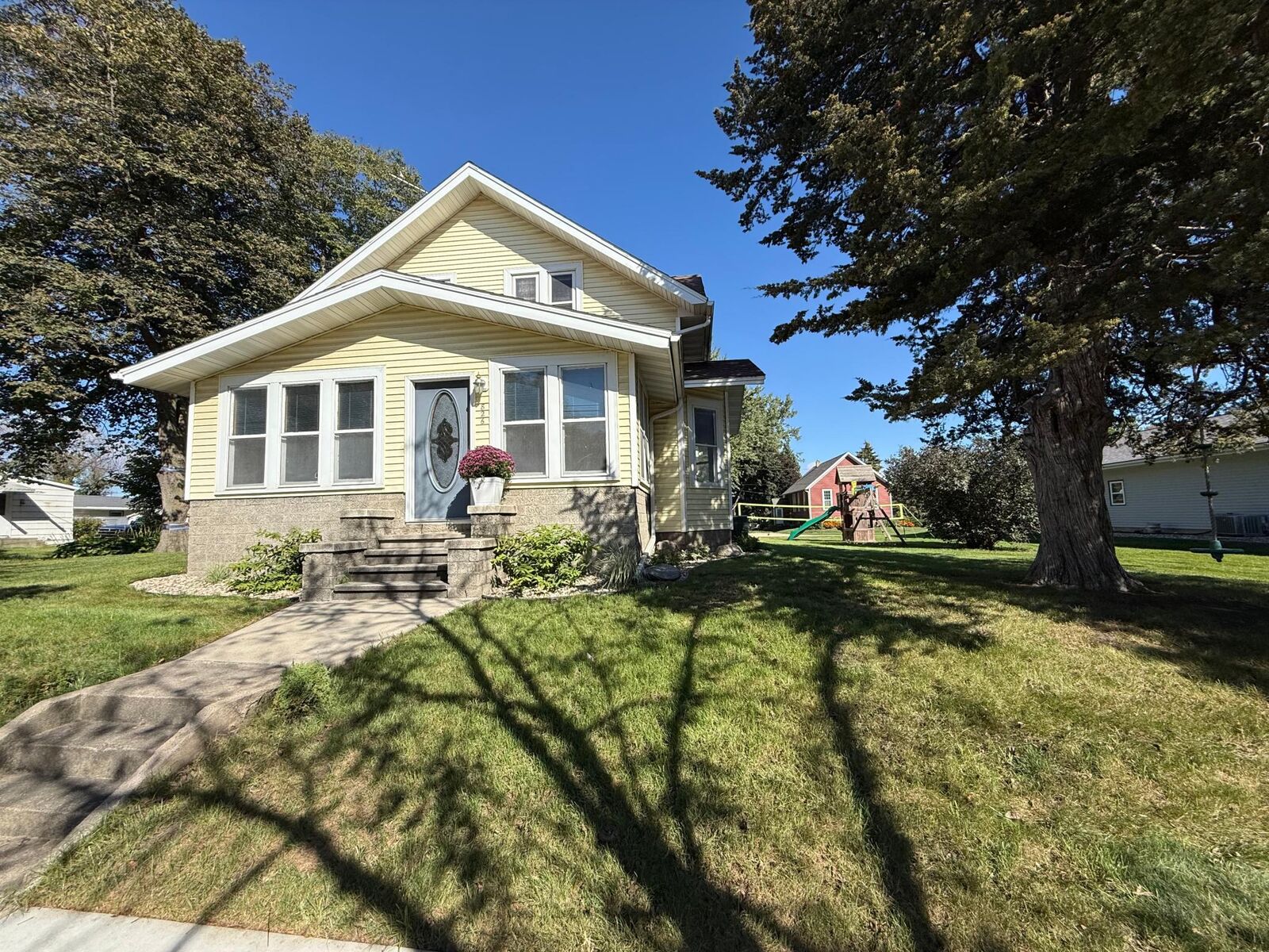 Property Photo:  826 3rd Street  MN 56074 