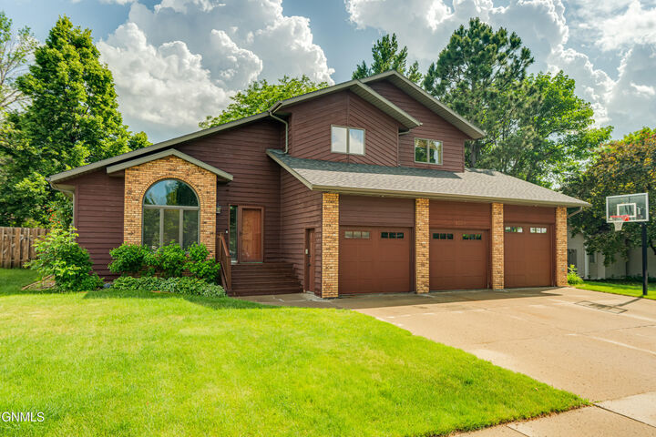 Property Photo:  1739 Country West Road  ND 58503 