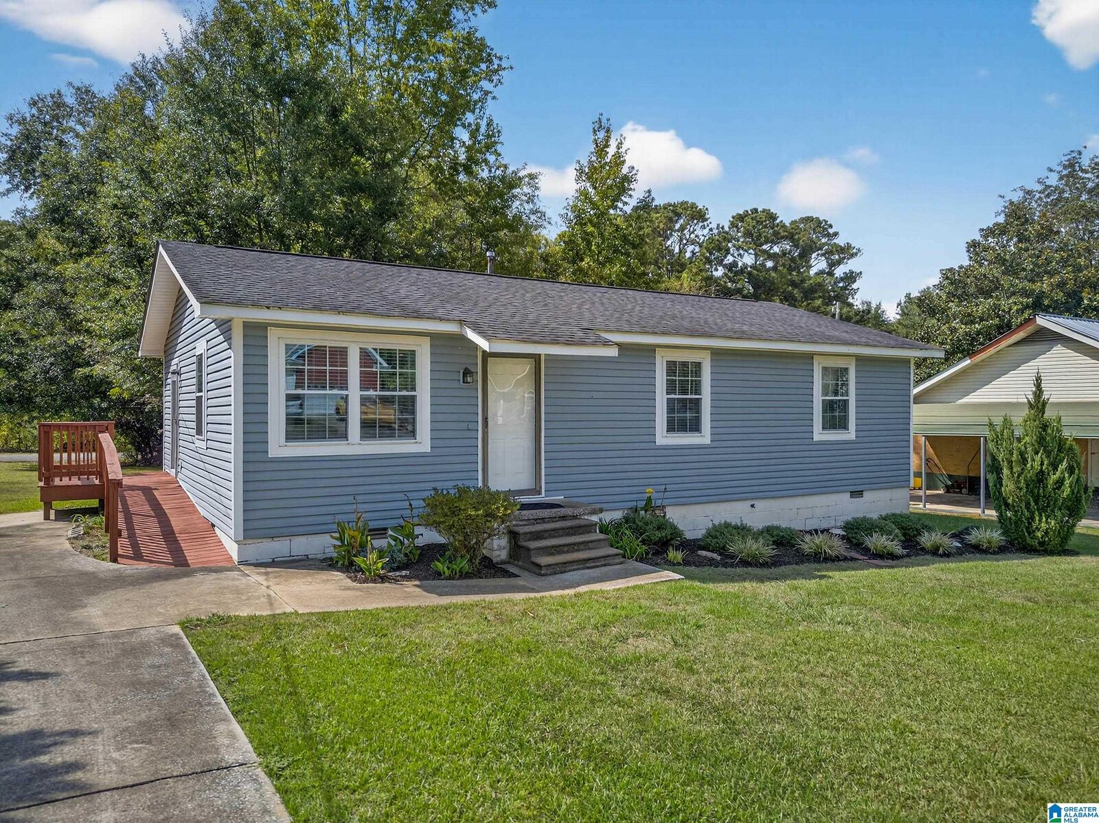 Property Photo:  924 S Hammett Avenue  AL 35150 