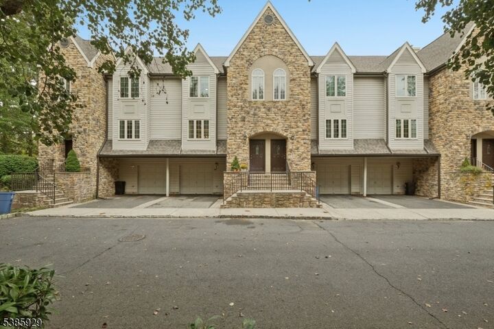 Property Photo:  4 Daria Lane  NJ 07922 