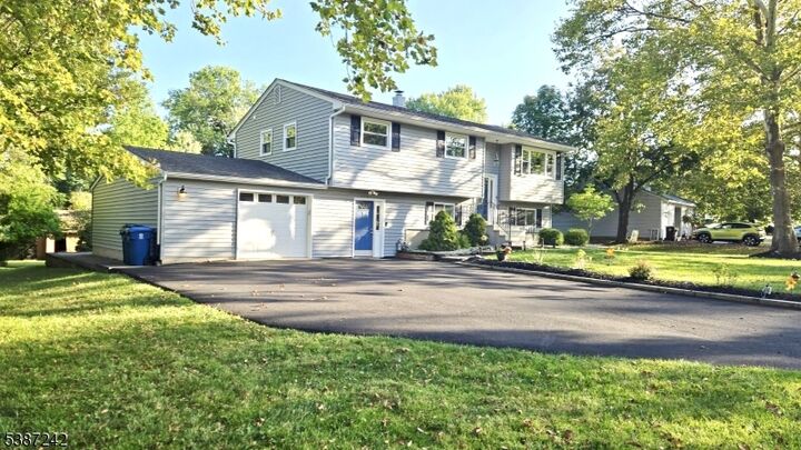8 Grandin Dr  Raritan Twp. NJ 08822 photo