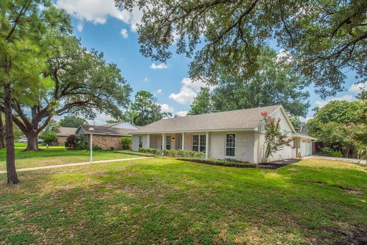 Property Photo: 2002 Ottawa Lane TX 77043