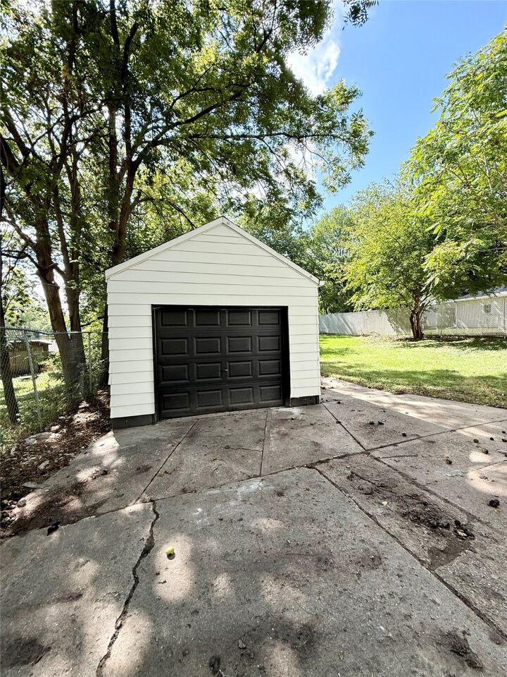 Property Photo:  2730 Sheridan Avenue  IA 50310 