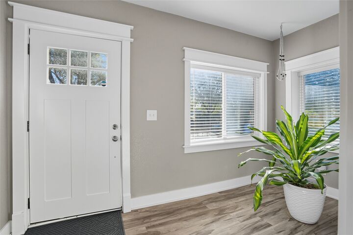 Property Photo:  1410 E 23rd Street  IA 50317 