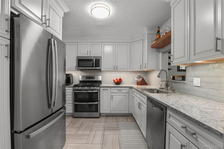 Property Photo:  68 Jonathan Drive  NY 10541 