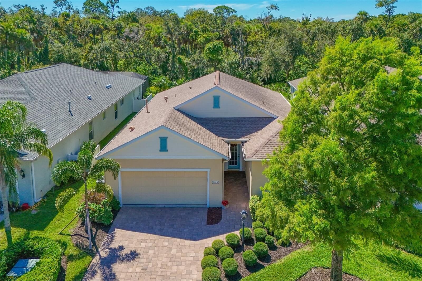 Property Photo: 4826 Lake Breeze Terrace FL 34243