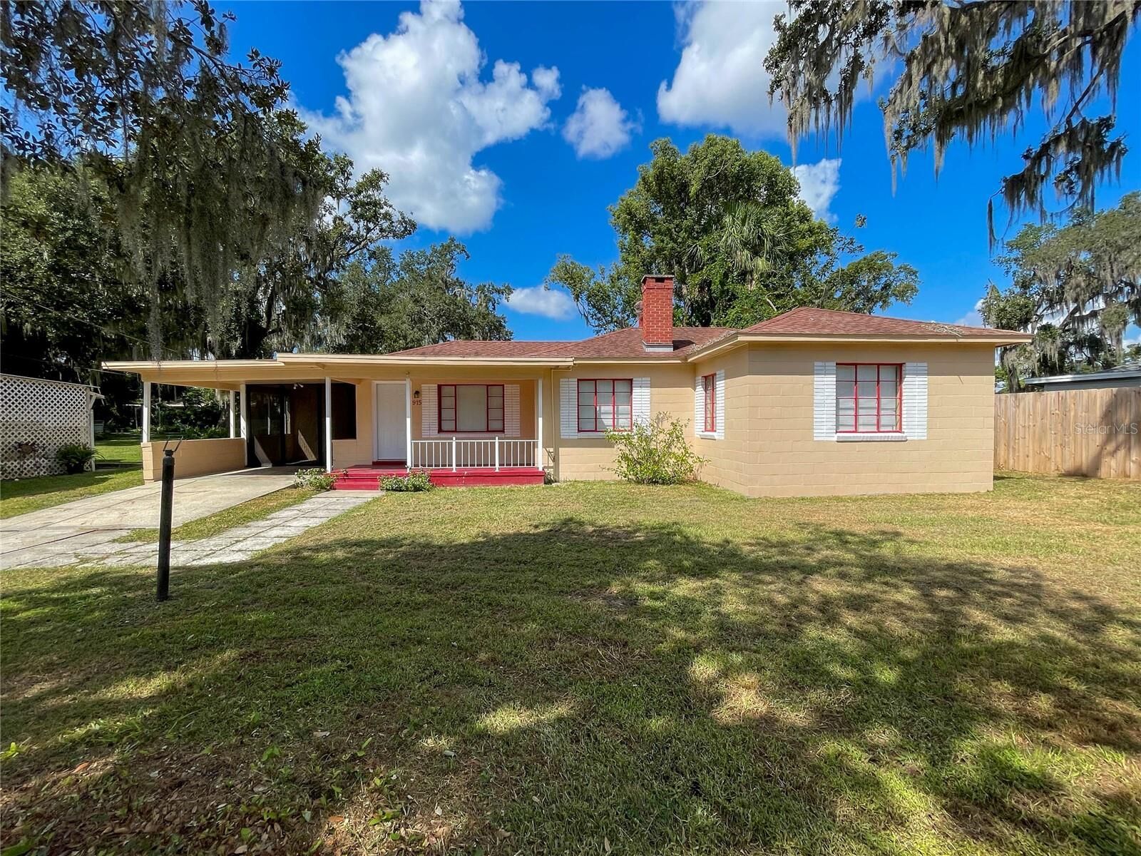 Property Photo: 915 Lee Street FL 34748