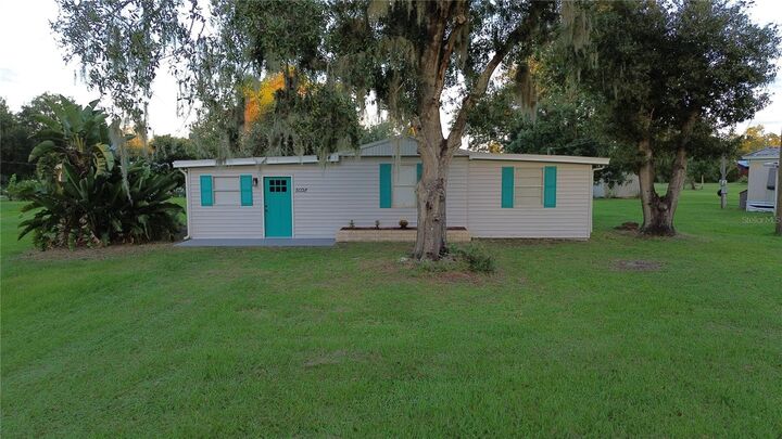 Property Photo: 5038 NE Sandy Road FL 34266