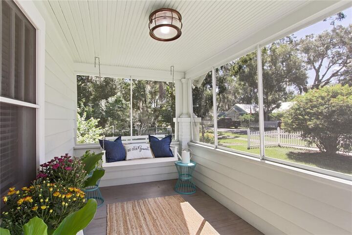 Property Photo: 1317 E 2nd Avenue FL 32757