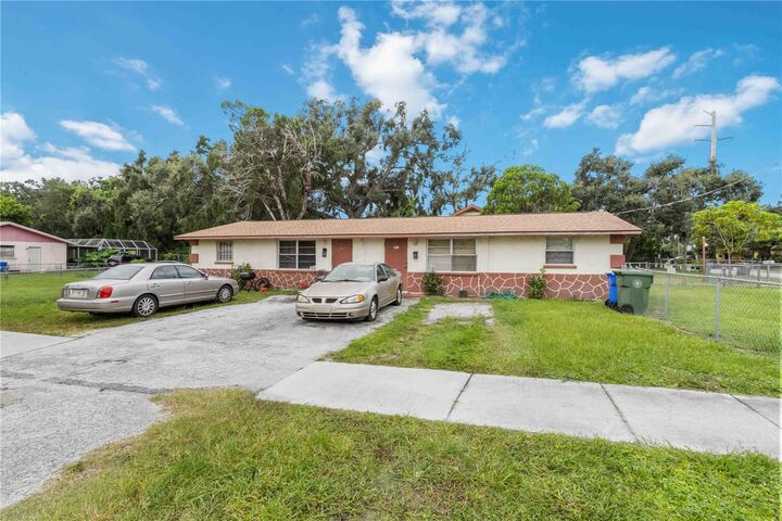 Property Photo:  902 27th Street E  FL 34208 