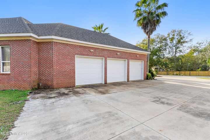 Property Photo: 1010 Boxwood Street MS 39567