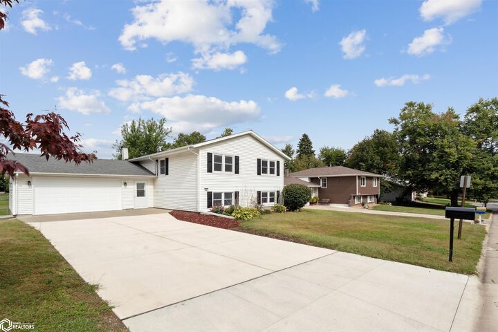 Property Photo:  407 Wauconda Road  IA 50158