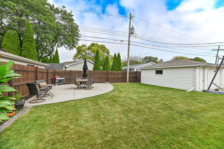 Property Photo:  1208 Montclair Dr  WI 53402 