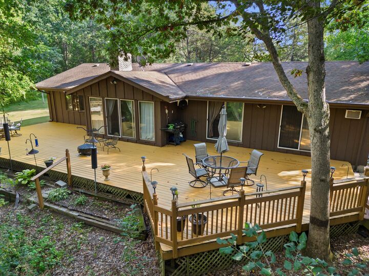 Property Photo:  N9162 Woodridge Ct  WI 53120 