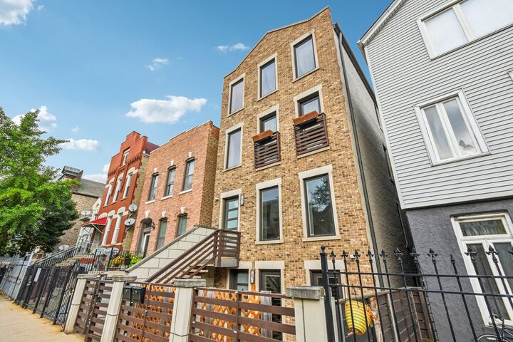 Property Photo:  1243 N Cleaver Street 1  IL 60642 