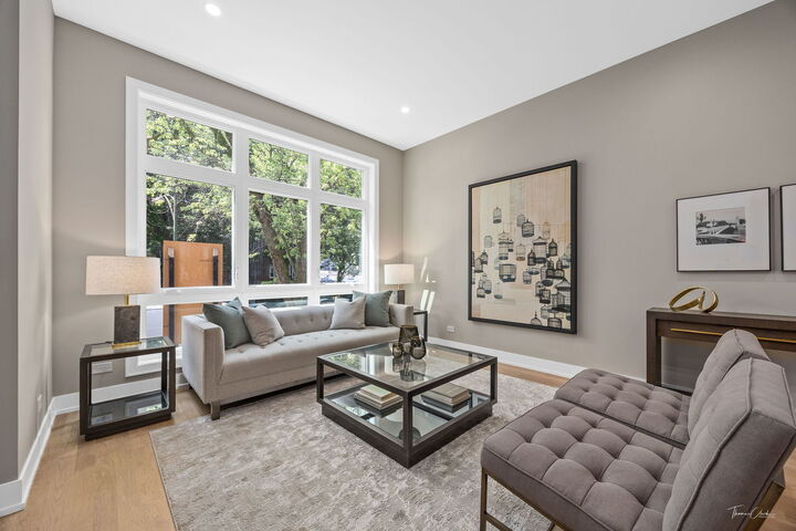Property Photo: 1634 W Wolfram Street IL 60657