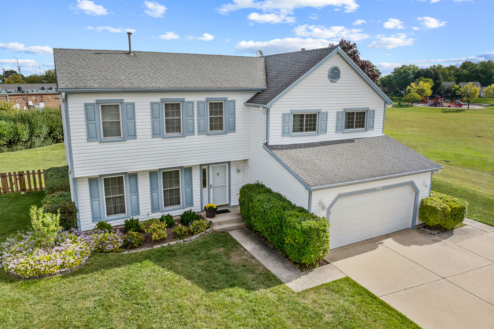 Property Photo: 1074 Wilmington Lane IL 60169