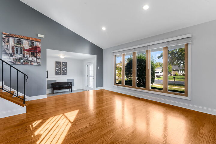 Property Photo:  1741 W Goldengate Drive  IL 60101 