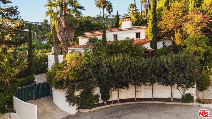 Property Photo:  8855 St Ives Drive  CA 90069 