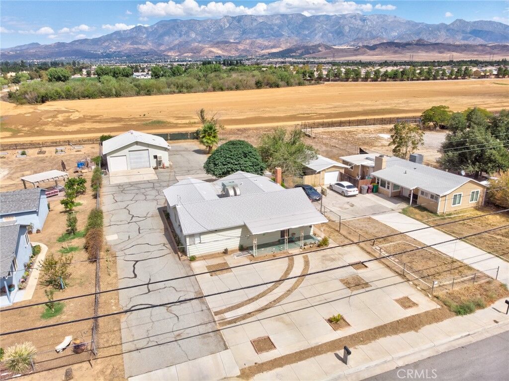 Property Photo:  1324 E 8th  CA 92223 