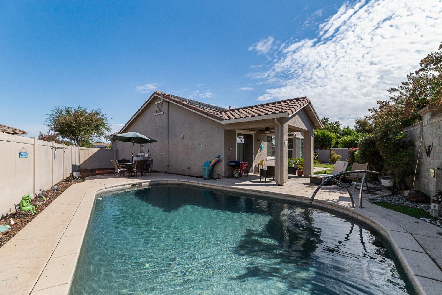 Property Photo:  2421 Shady Oak Place  CA 95336 