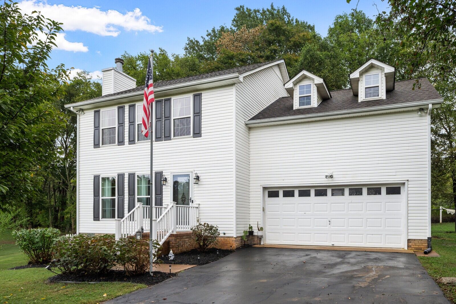 Property Photo: 627 Blue Ridge Dr TN 38401