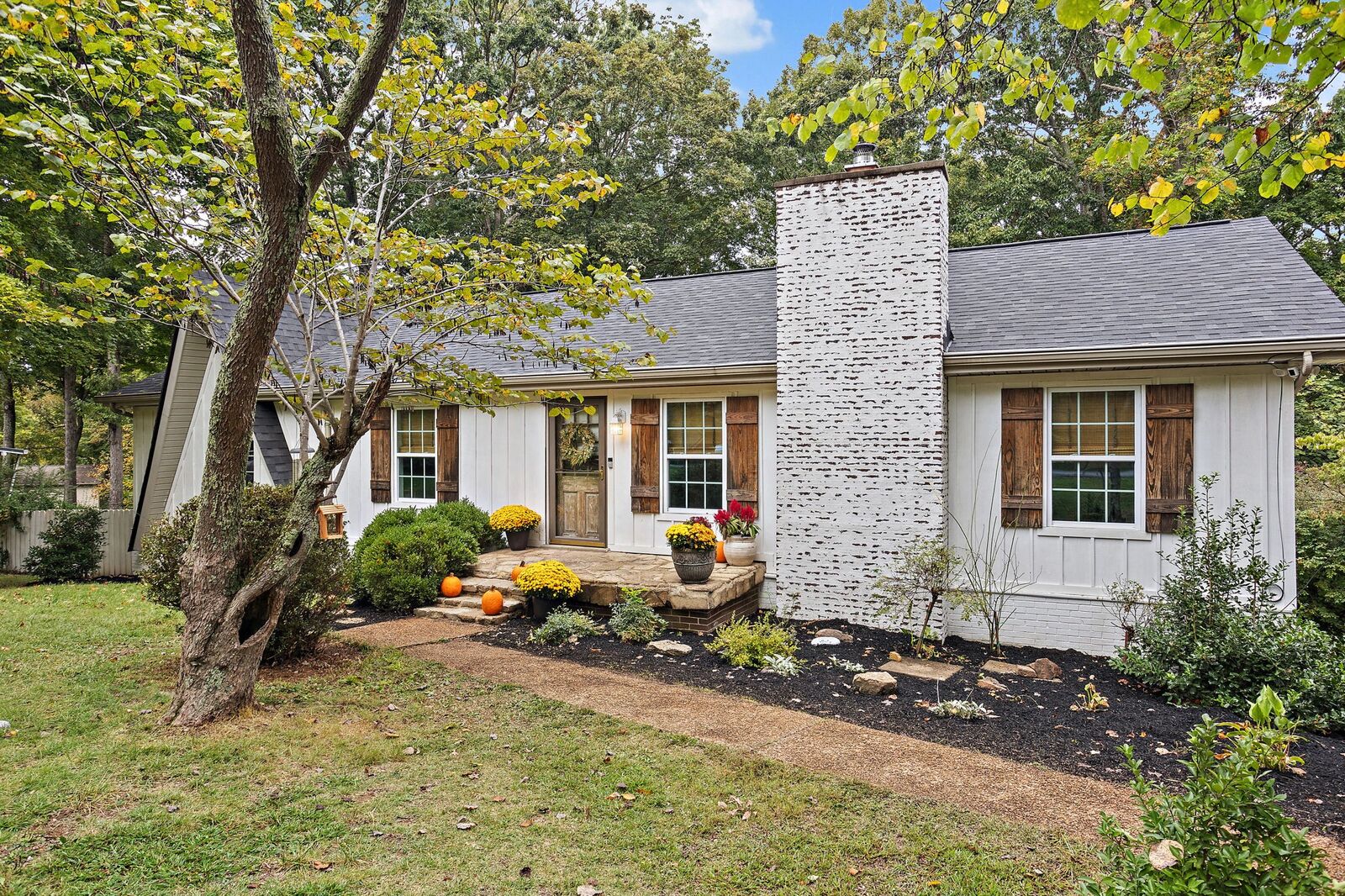 Property Photo:  1017 Red Oak Dr  TN 37073 