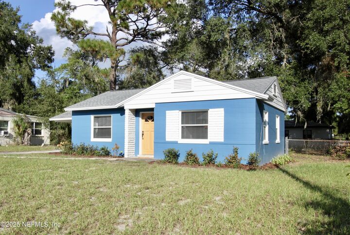 Property Photo:  113 W Oak Hill Drive  FL 32177 