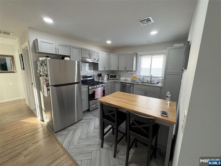 261 Schuyler Avenue  Kearny NJ 07032 photo