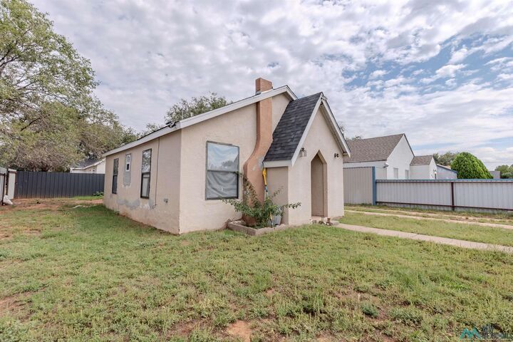 Property Photo:  921 Davis Street  NM 88101 