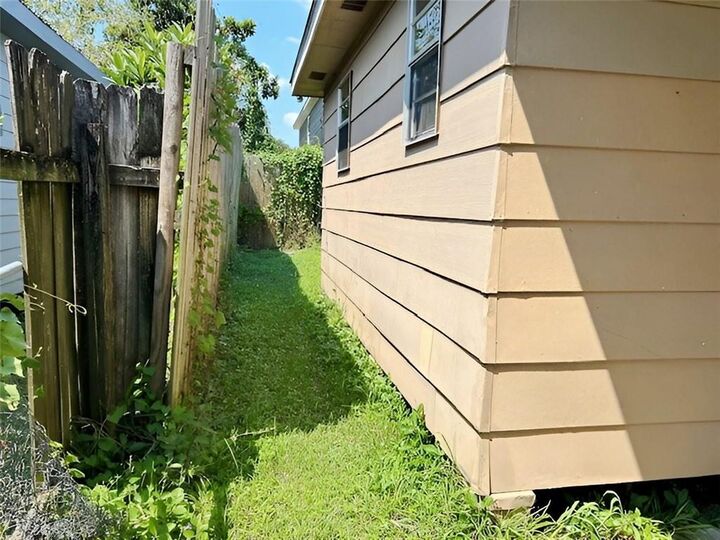 Property Photo: 211 Prince Collins Street LA 70364