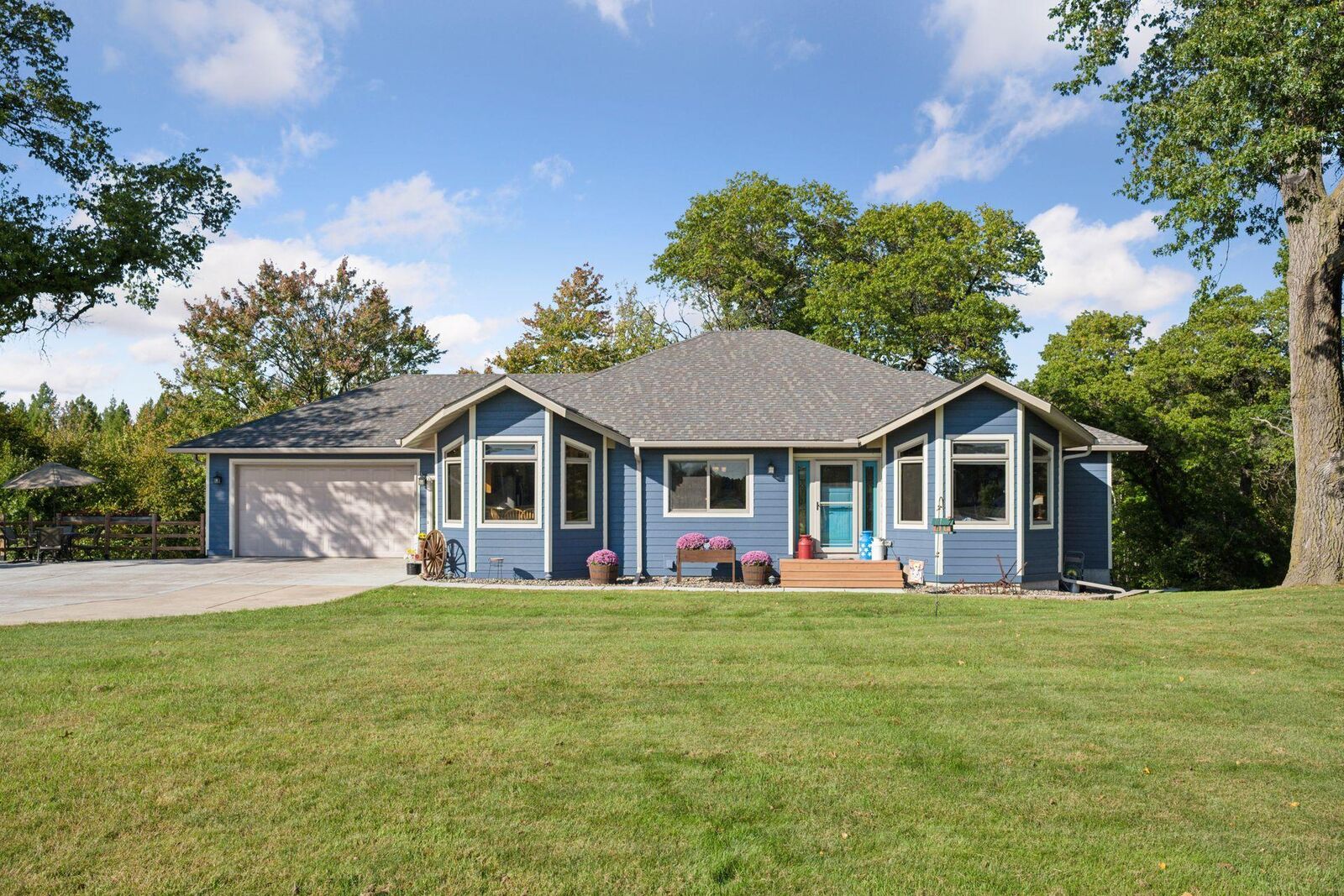 Property Photo: 6548 Wyoming Trail MN 55092