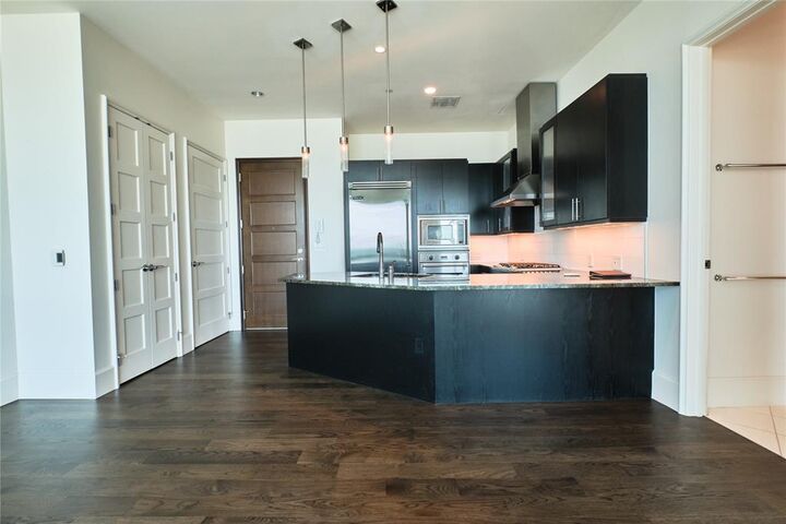 Property Photo: 1301 Throckmorton Street 2106 TX 76102