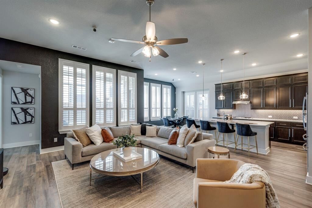 Property Photo: 512 Country Meadows Boulevard TX 75165