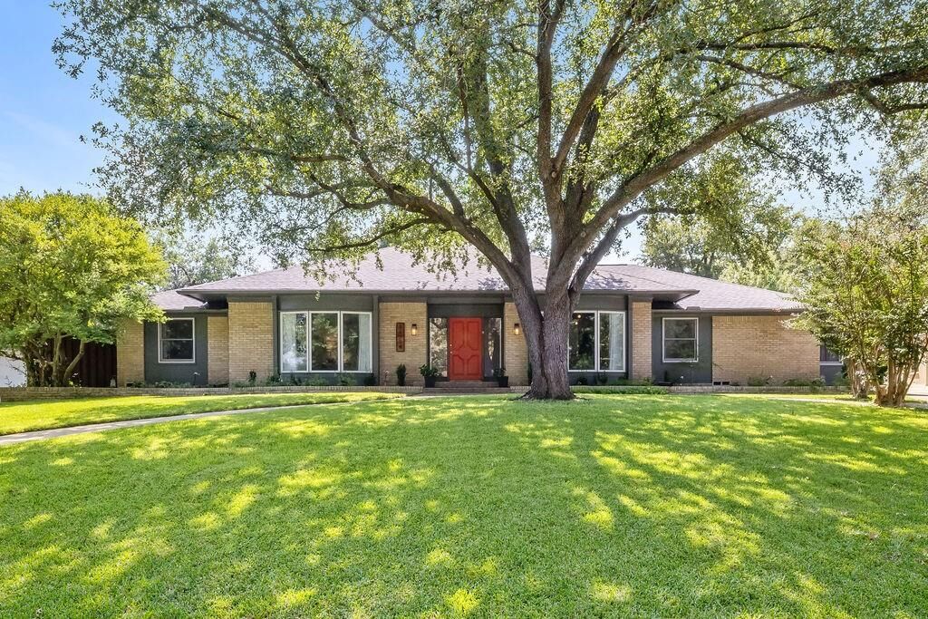 Property Photo: 11714 El Hara Circle TX 75230