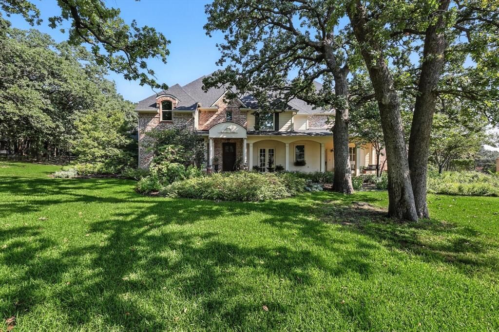 Property Photo: 1217 Saddlebrook Way TX 76226