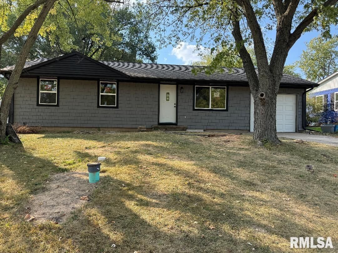 Property Photo: 5821 N Graceland Drive IL 61614