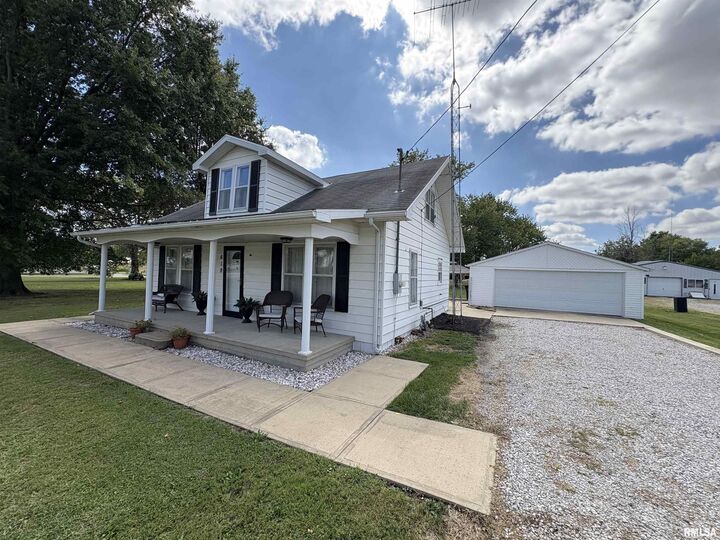 619 E 1st Street  Kinmundy IL 62854 photo