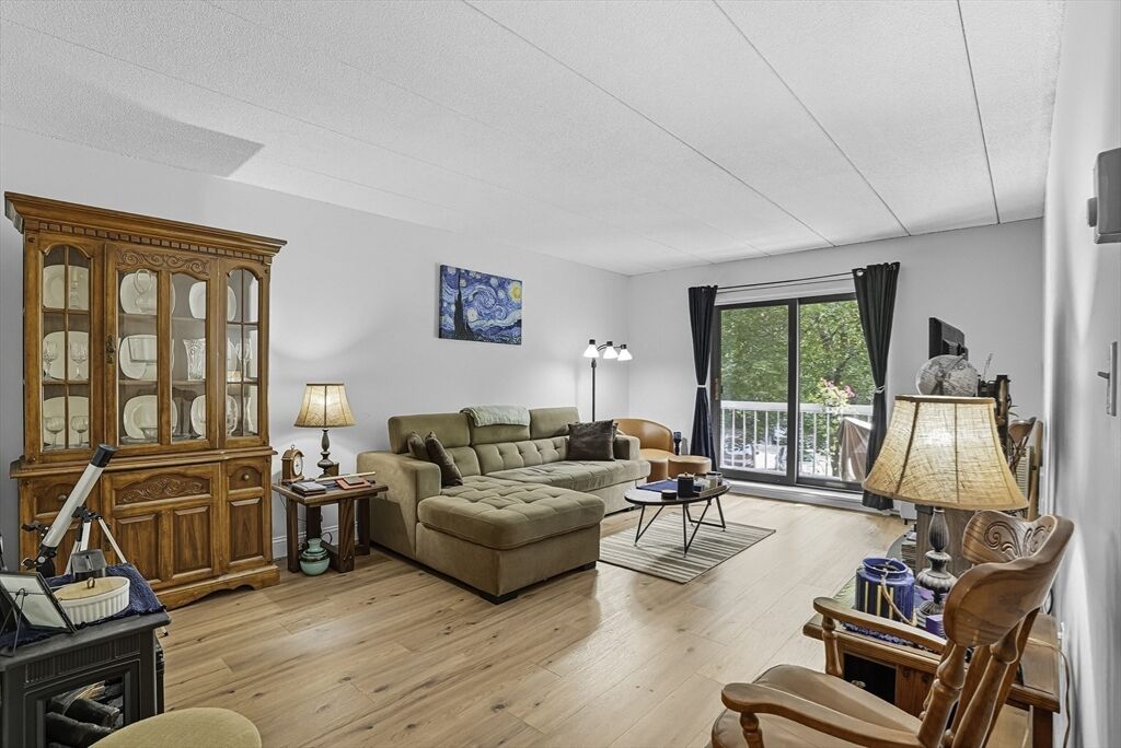 Property Photo:  85 Commons Dr 210  MA 01545 