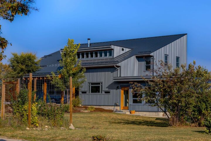 Property Photo:  2 Deibert Close SW  AB T1V 1C2 