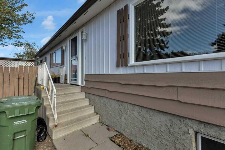 Photo de la propriété:  56 Spring Haven Close SE  AB T4A 1G2 