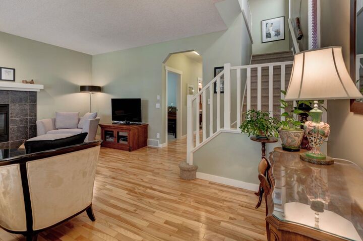 Photo de la propriété:  3835 20 Street SW  AB T2T 6M7 