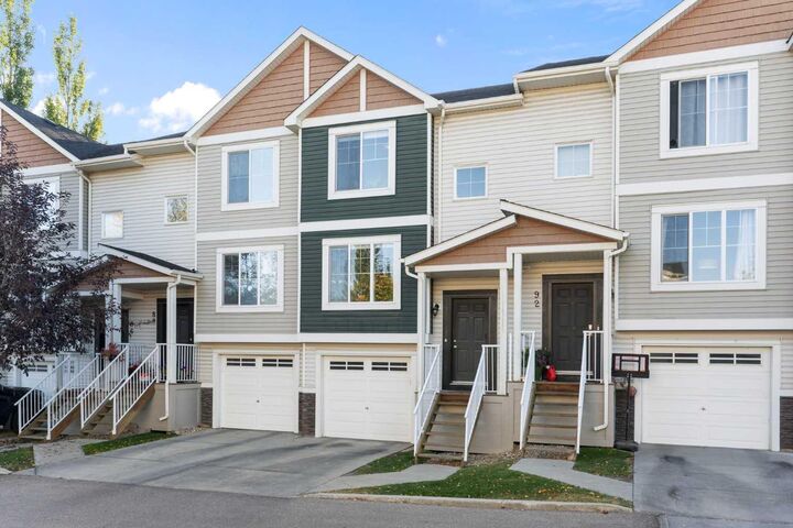 Property Photo:  90 Pantego Lane NW  AB T3K 0T1 