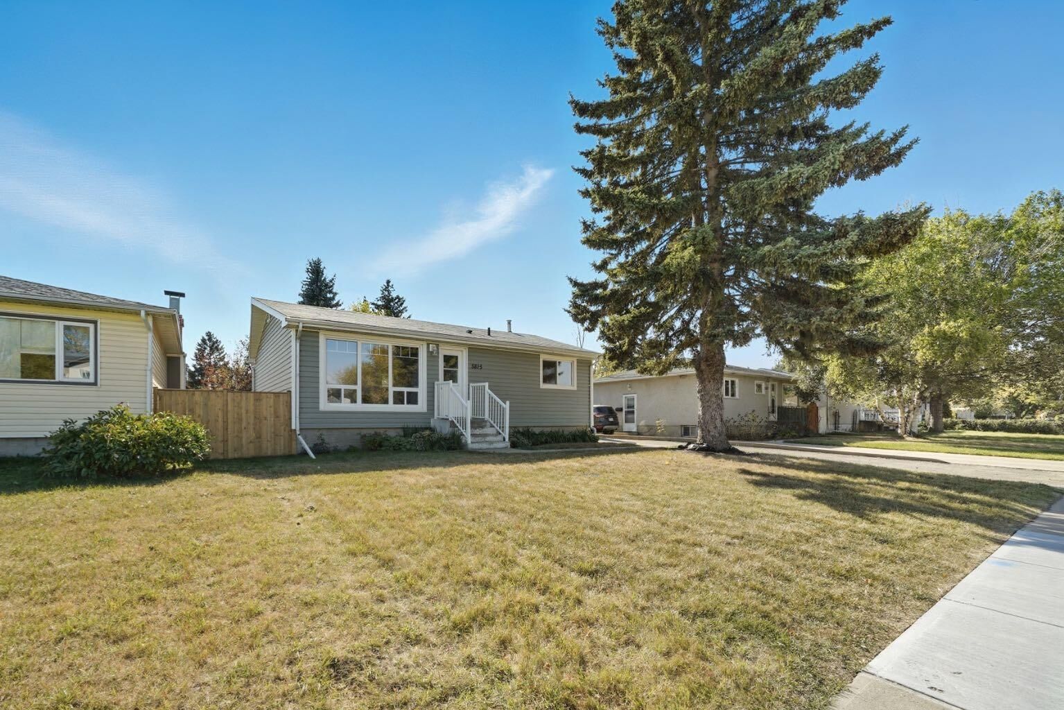 Property Photo:  5813 58 Street  AB T4N 2L9 