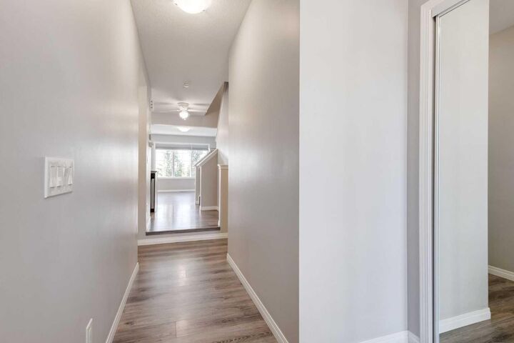 Property Photo:  157 Hillcrest Square SW  AB T4B 4J1 